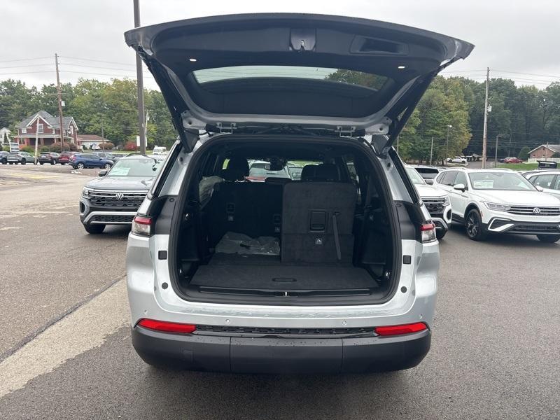 new 2024 Jeep Grand Cherokee L car, priced at $44,949