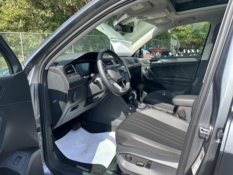 new 2024 Volkswagen Tiguan car, priced at $32,699