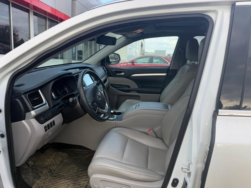 used 2019 Toyota Highlander car, priced at $25,467