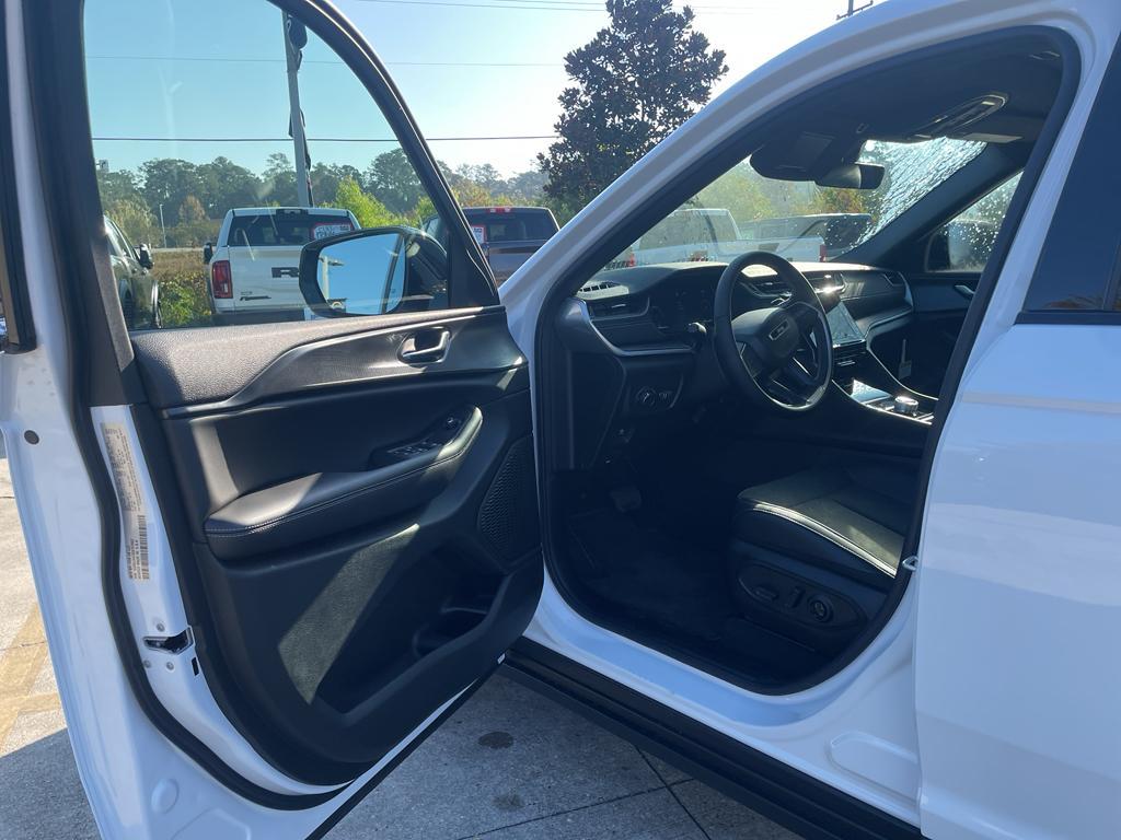 new 2025 Jeep Grand Cherokee L car, priced at $43,275