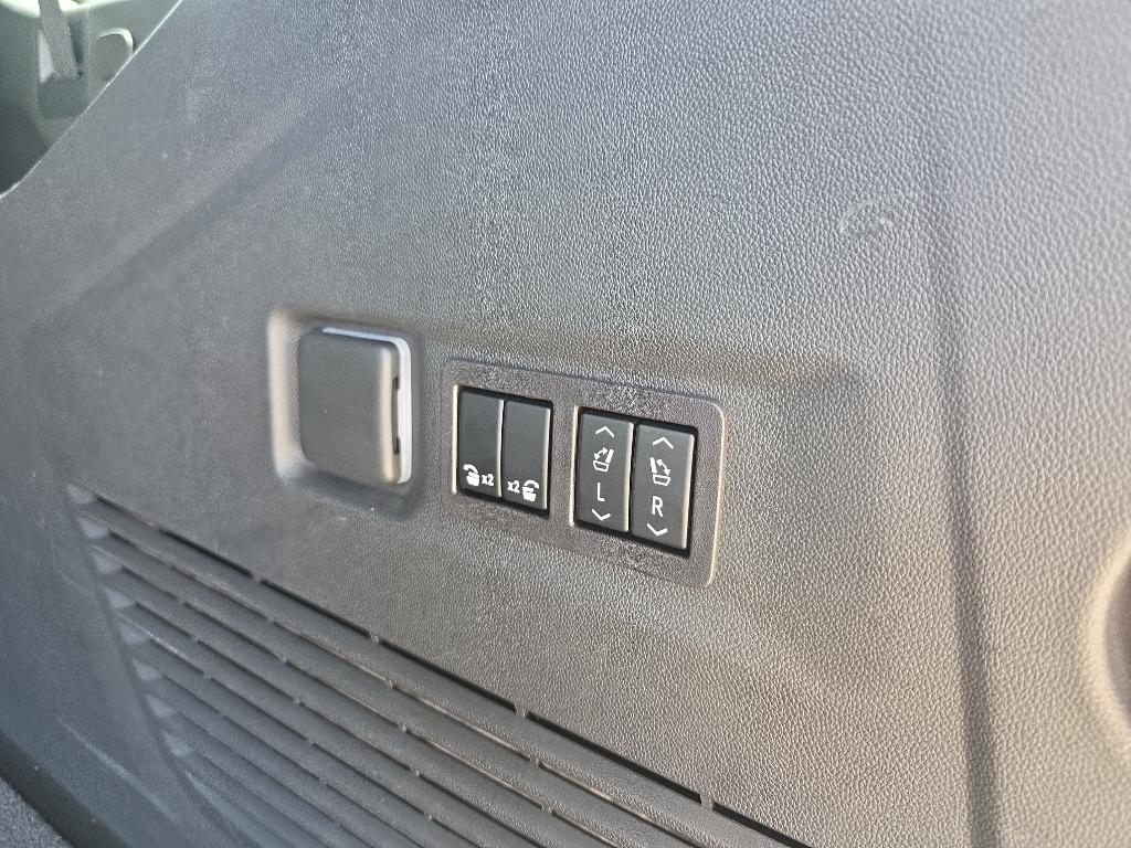 used 2023 GMC Yukon XL car, priced at $68,895