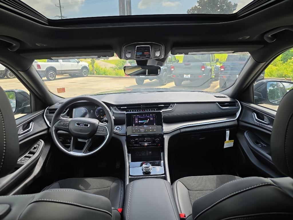 new 2025 Jeep Grand Cherokee L car, priced at $40,670