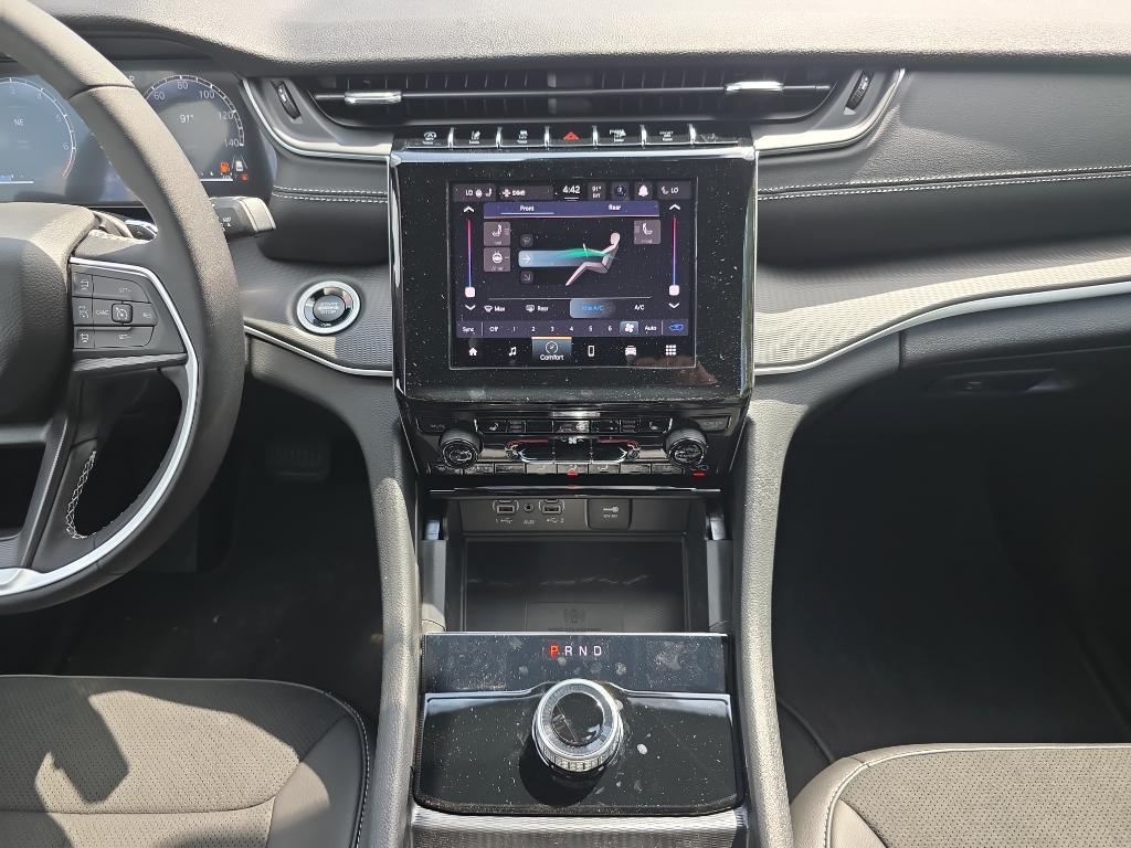 new 2025 Jeep Grand Cherokee L car, priced at $40,670
