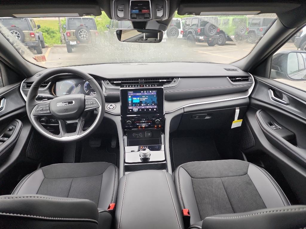 new 2025 Jeep Grand Cherokee L car, priced at $46,170