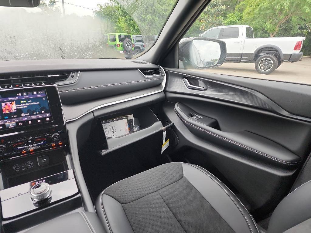 new 2025 Jeep Grand Cherokee L car, priced at $46,170