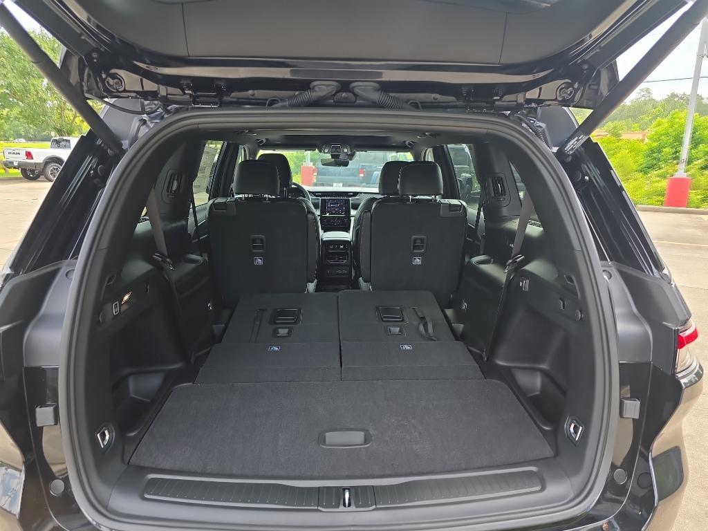 new 2025 Jeep Grand Cherokee L car, priced at $40,670