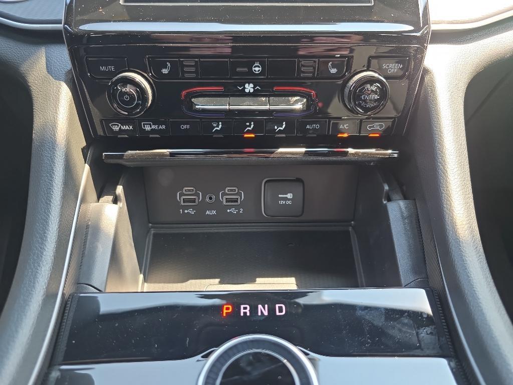 new 2025 Jeep Grand Cherokee car, priced at $38,170
