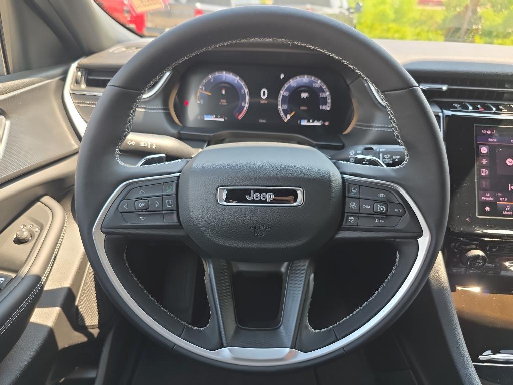 new 2025 Jeep Grand Cherokee car, priced at $38,170