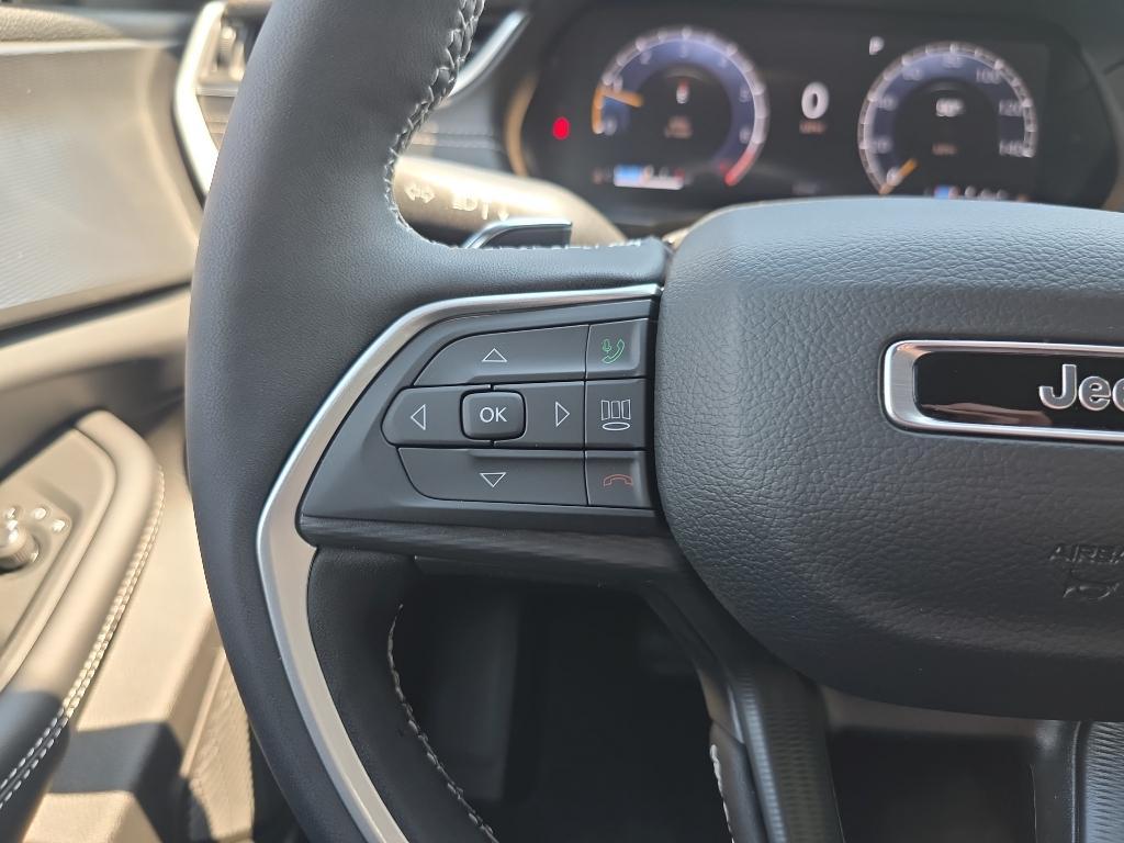 new 2025 Jeep Grand Cherokee car, priced at $38,170