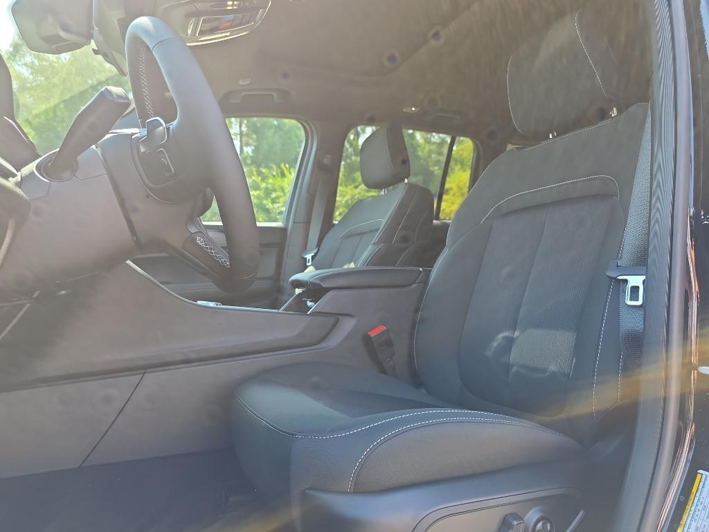new 2025 Jeep Grand Cherokee car, priced at $38,170