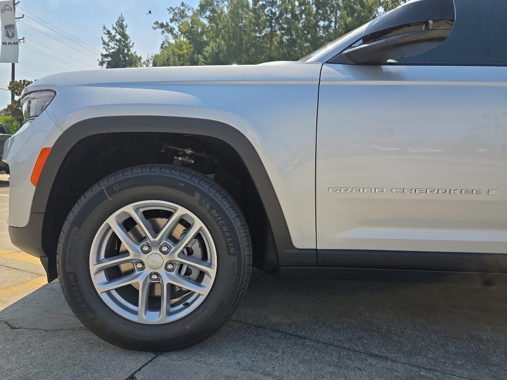 new 2025 Jeep Grand Cherokee car, priced at $38,170