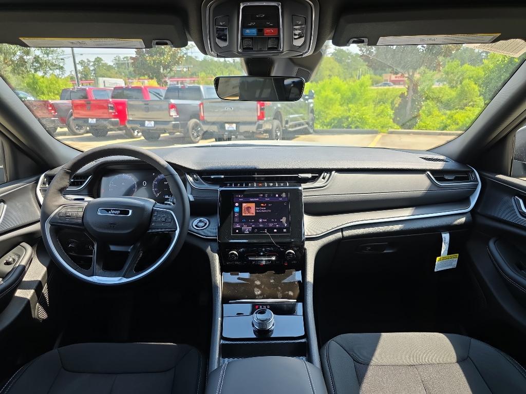 new 2025 Jeep Grand Cherokee car, priced at $38,170