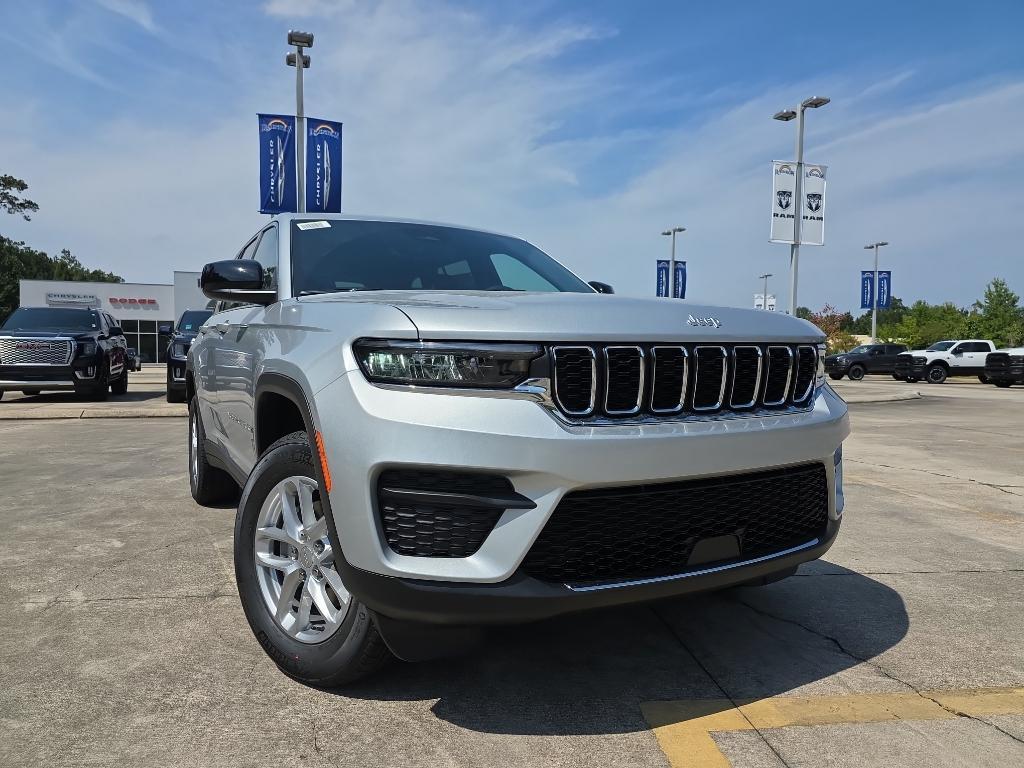 new 2025 Jeep Grand Cherokee car, priced at $38,170