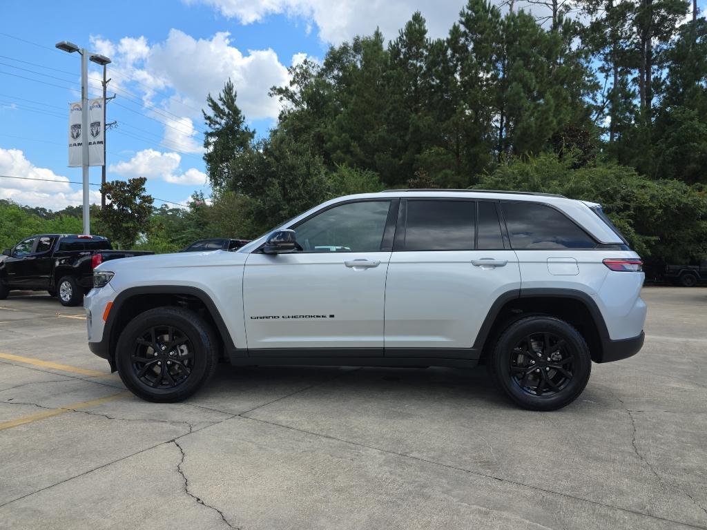 used 2024 Jeep Grand Cherokee car, priced at $30,995