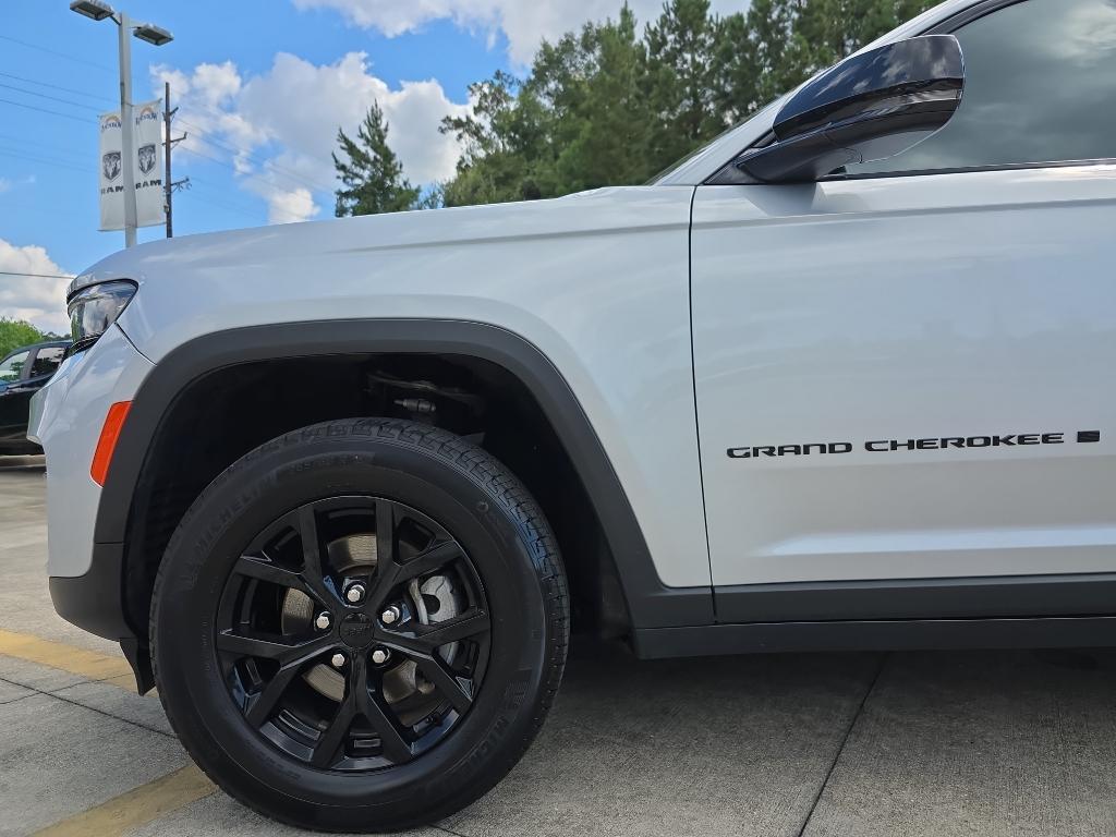 used 2024 Jeep Grand Cherokee car, priced at $30,995