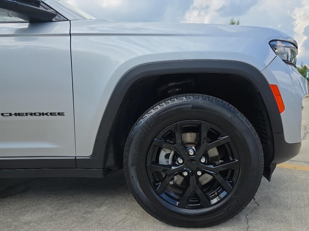 used 2024 Jeep Grand Cherokee car, priced at $30,995