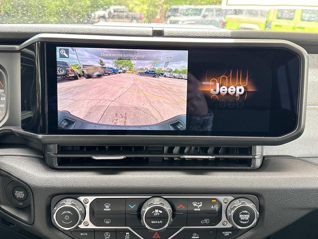 new 2025 Jeep Gladiator car, priced at $43,275