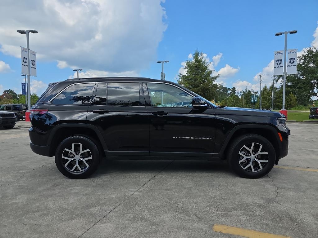 used 2024 Jeep Grand Cherokee car, priced at $31,995