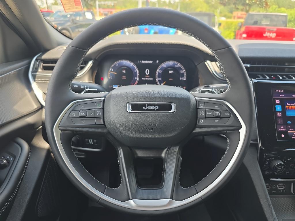 new 2025 Jeep Grand Cherokee car, priced at $39,165