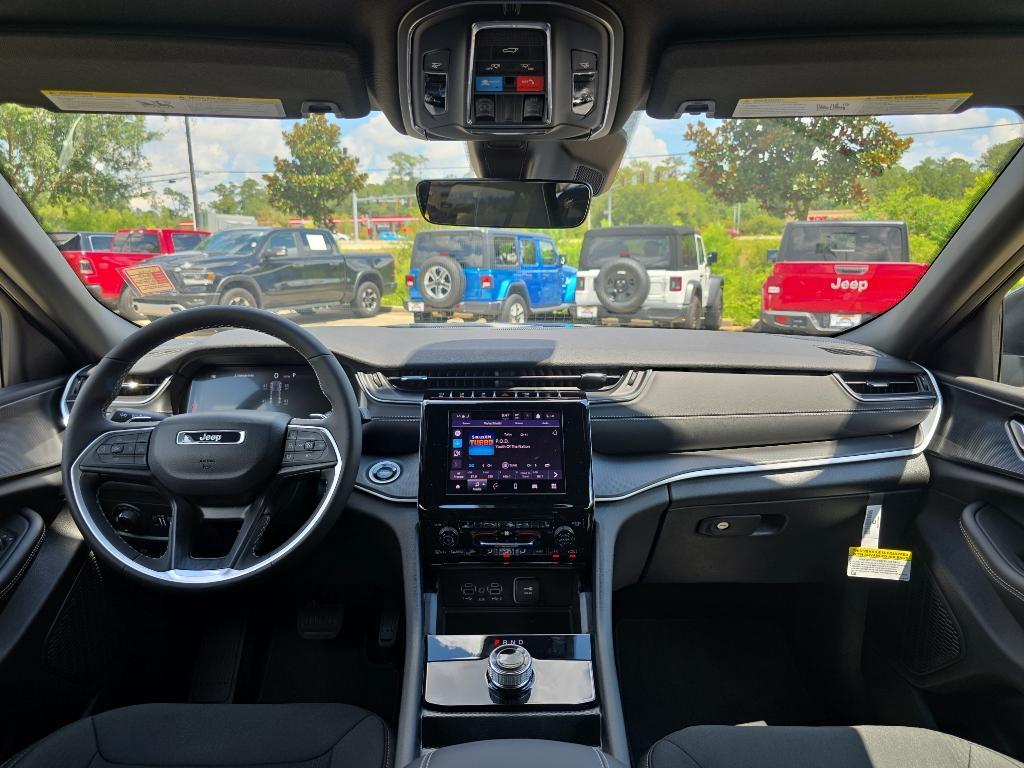 new 2025 Jeep Grand Cherokee car, priced at $39,165