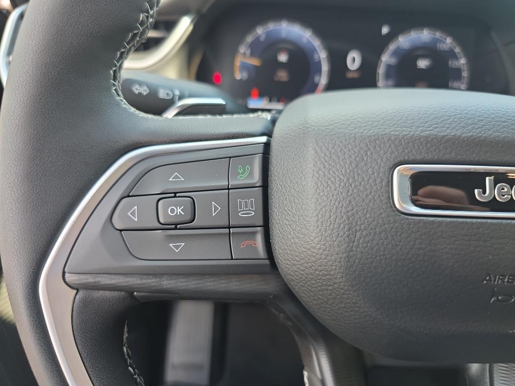 new 2025 Jeep Grand Cherokee car, priced at $39,165