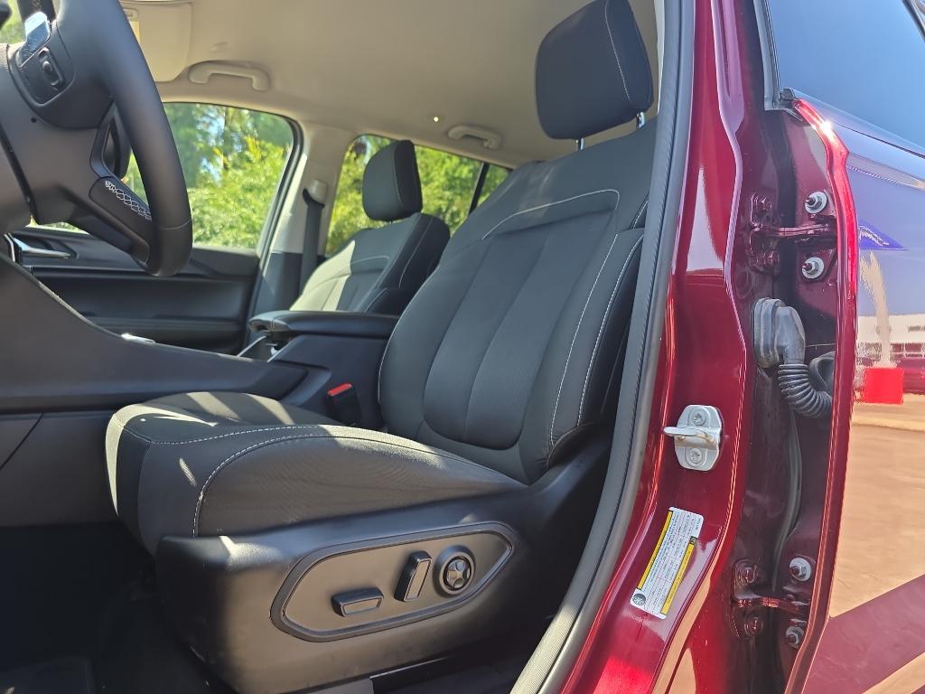 used 2024 Jeep Grand Cherokee car, priced at $26,995