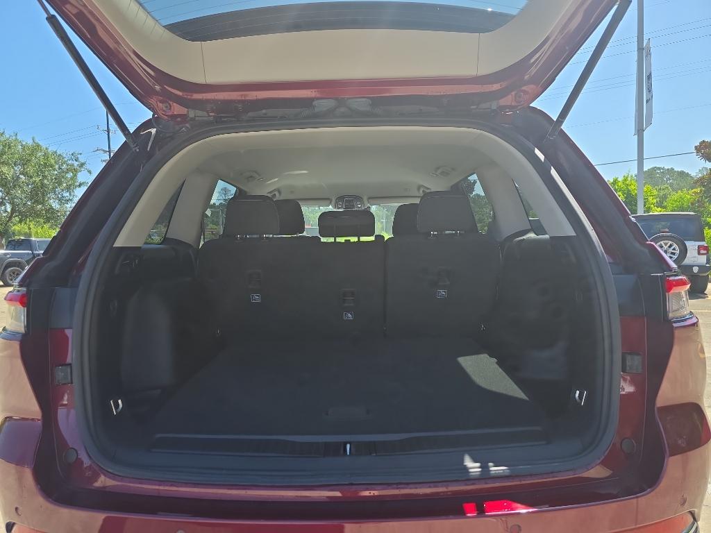 used 2024 Jeep Grand Cherokee car, priced at $26,995