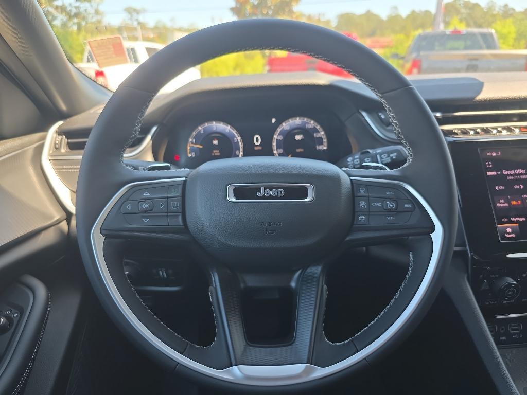 new 2025 Jeep Grand Cherokee car, priced at $37,915