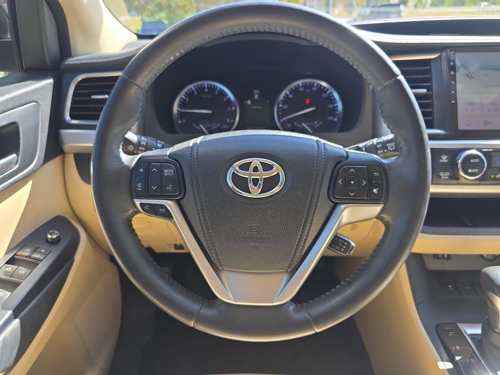 used 2014 Toyota Highlander car, priced at $14,995