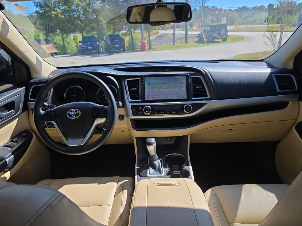 used 2014 Toyota Highlander car, priced at $14,995