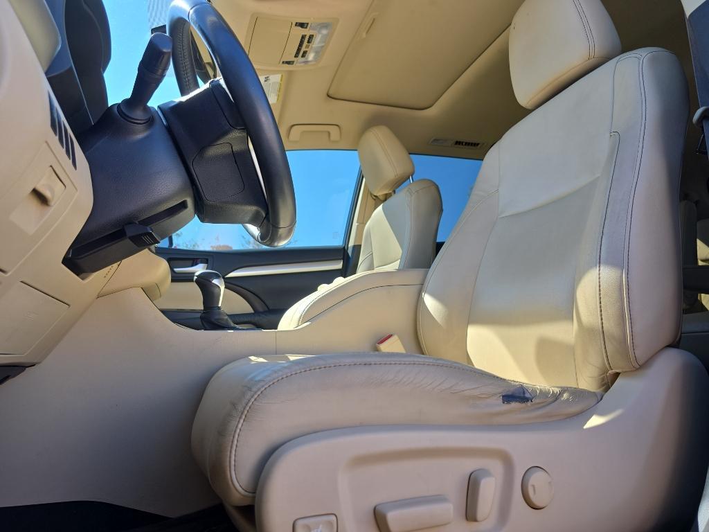 used 2014 Toyota Highlander car, priced at $14,995