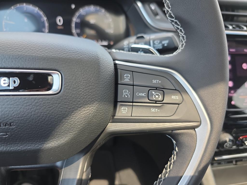 new 2025 Jeep Grand Cherokee car, priced at $35,925