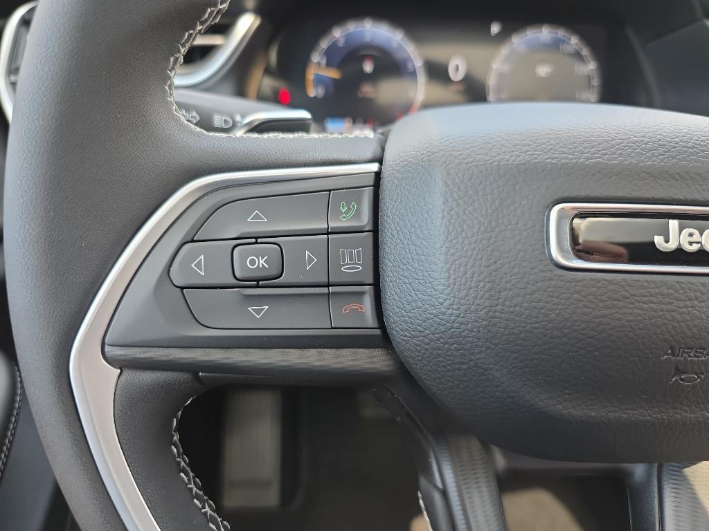 new 2025 Jeep Grand Cherokee car, priced at $35,925