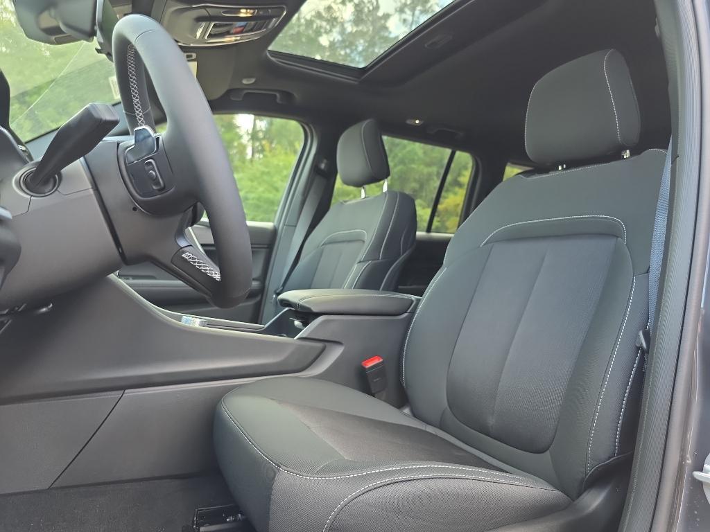 new 2025 Jeep Grand Cherokee car, priced at $35,925