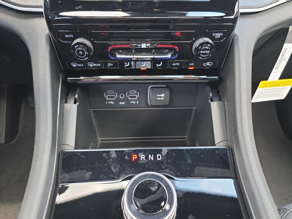 new 2025 Jeep Grand Cherokee car, priced at $35,925