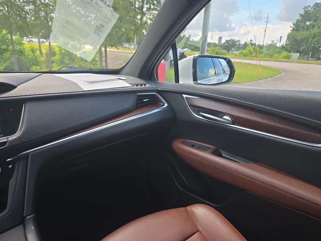 used 2022 Cadillac XT5 car, priced at $26,995