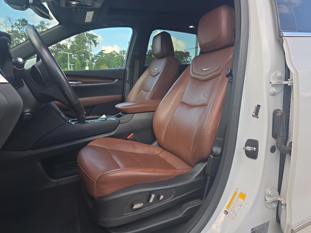 used 2022 Cadillac XT5 car, priced at $26,995