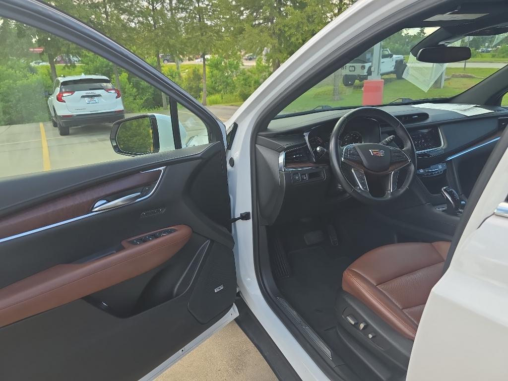 used 2022 Cadillac XT5 car, priced at $26,995