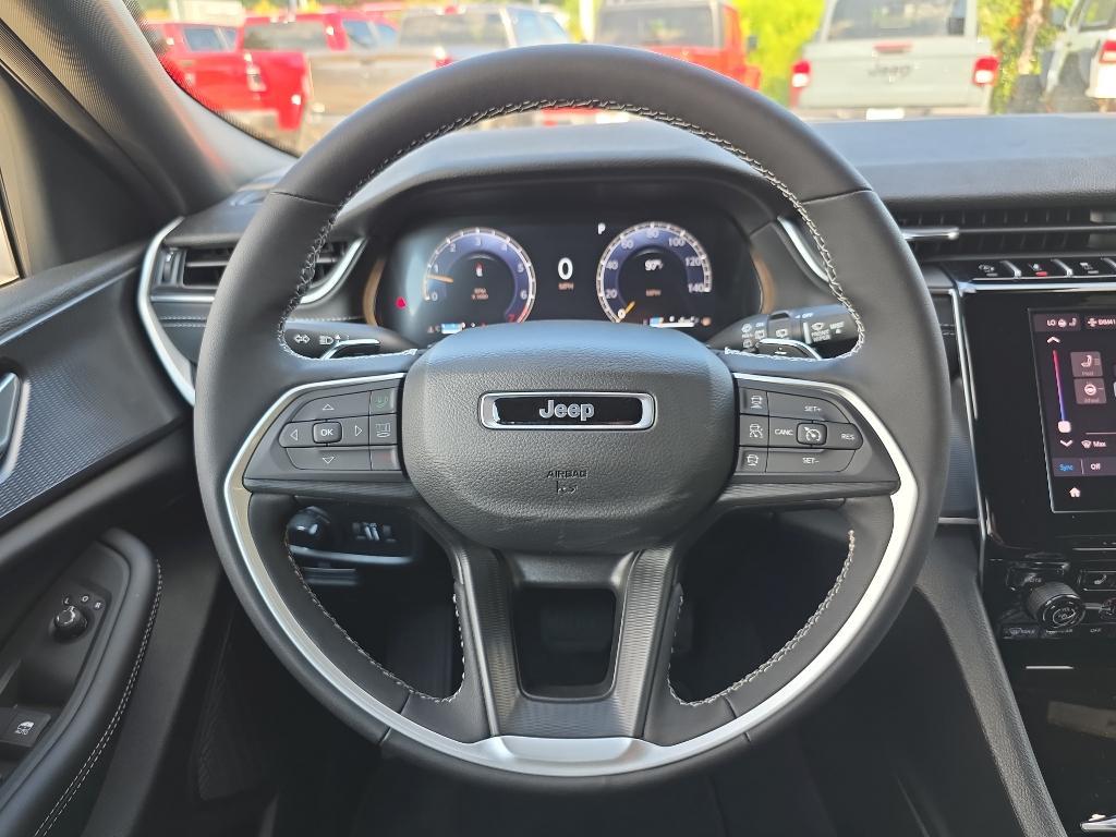 new 2025 Jeep Grand Cherokee car, priced at $38,570