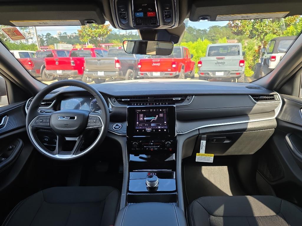 new 2025 Jeep Grand Cherokee car, priced at $38,570