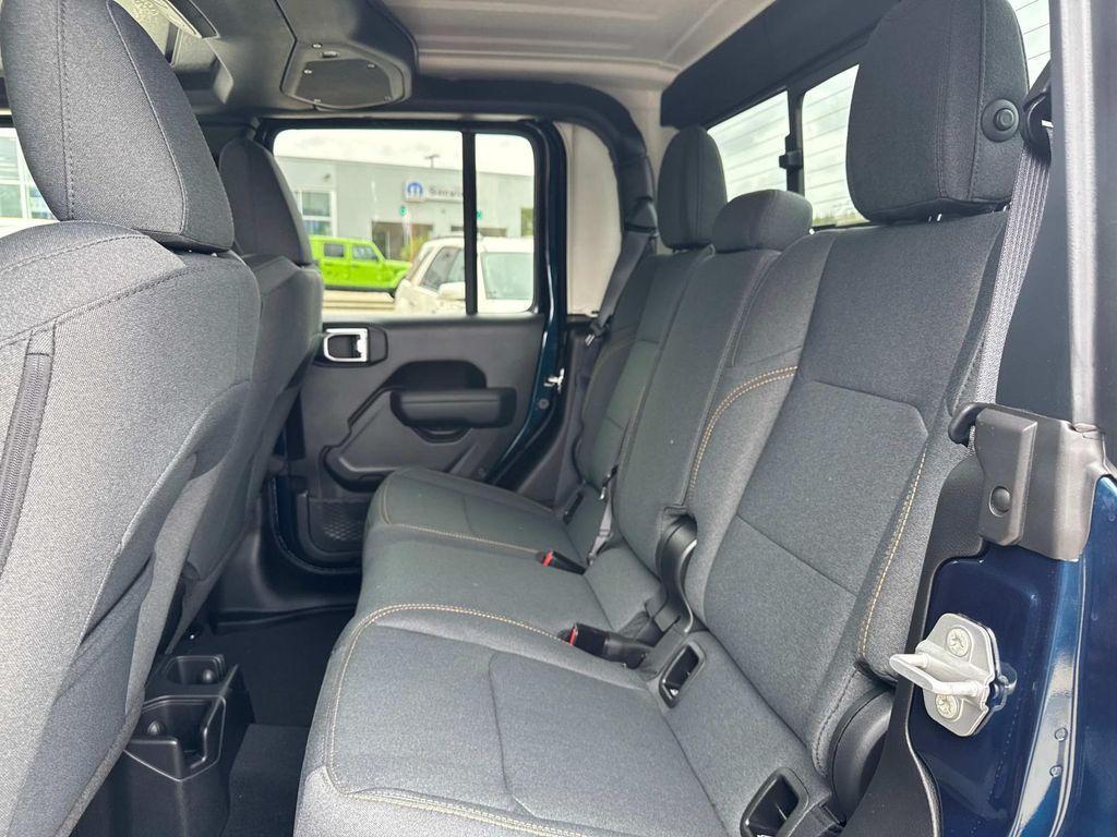 new 2025 Jeep Gladiator car, priced at $44,775