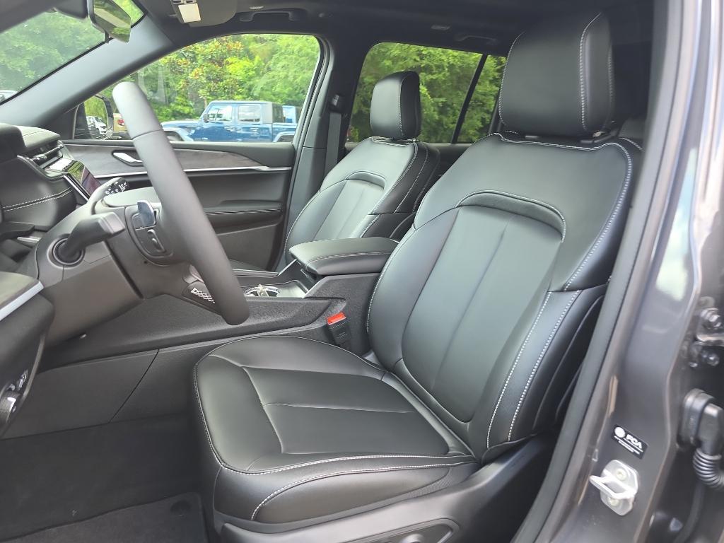 new 2025 Jeep Grand Cherokee car, priced at $46,535
