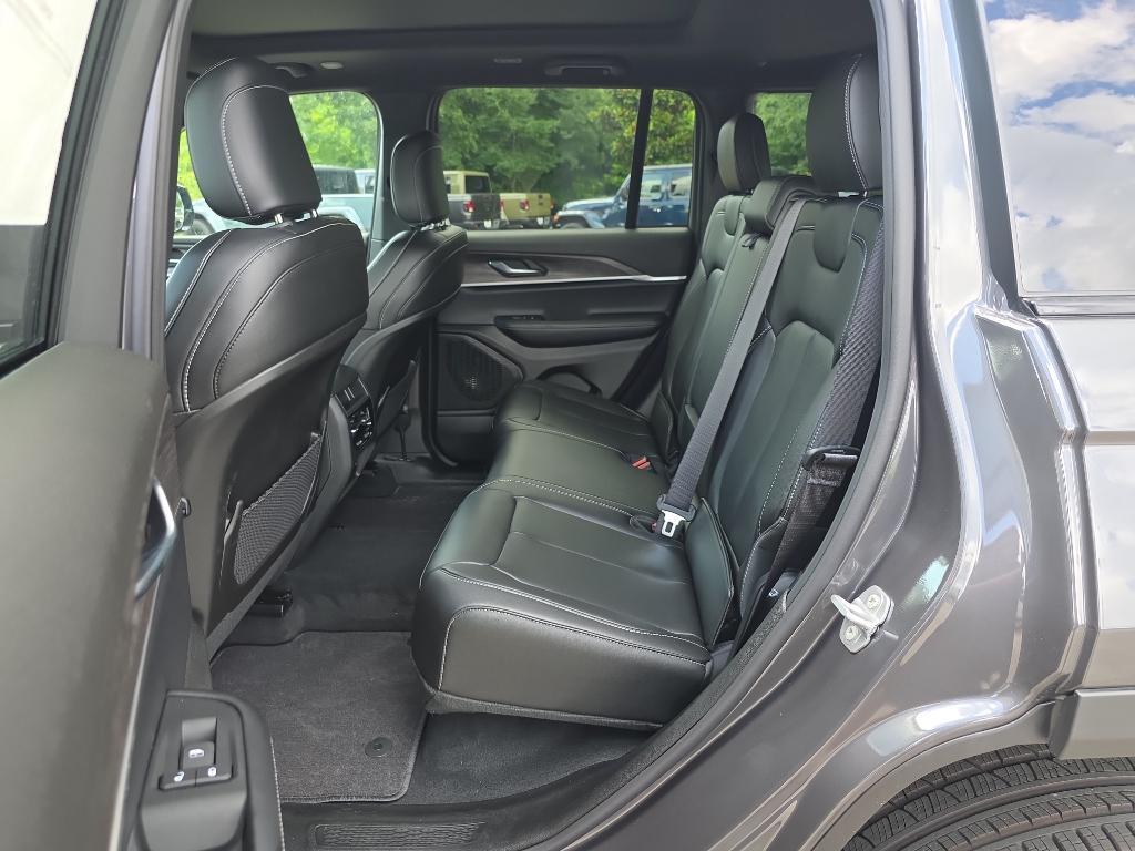 new 2025 Jeep Grand Cherokee car, priced at $46,535