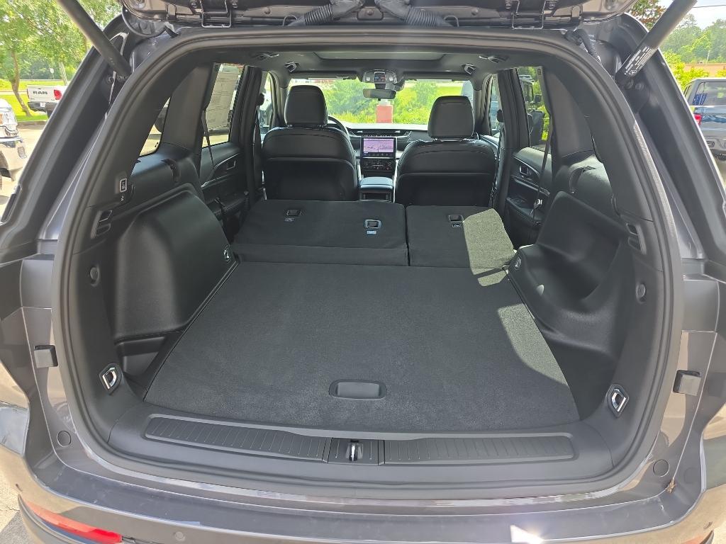 new 2025 Jeep Grand Cherokee car, priced at $46,535