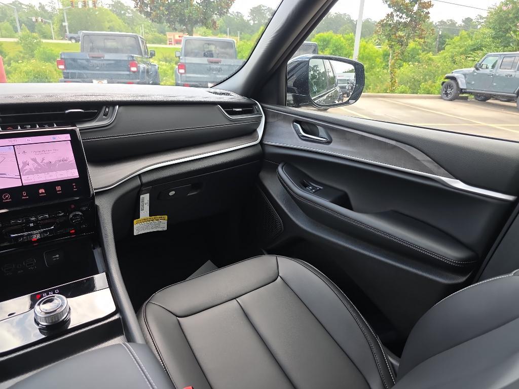 new 2025 Jeep Grand Cherokee car, priced at $46,535