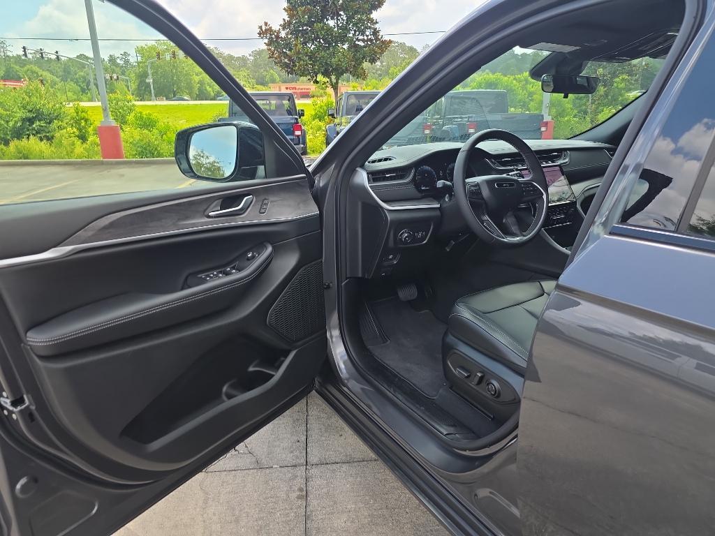 new 2025 Jeep Grand Cherokee car, priced at $46,535