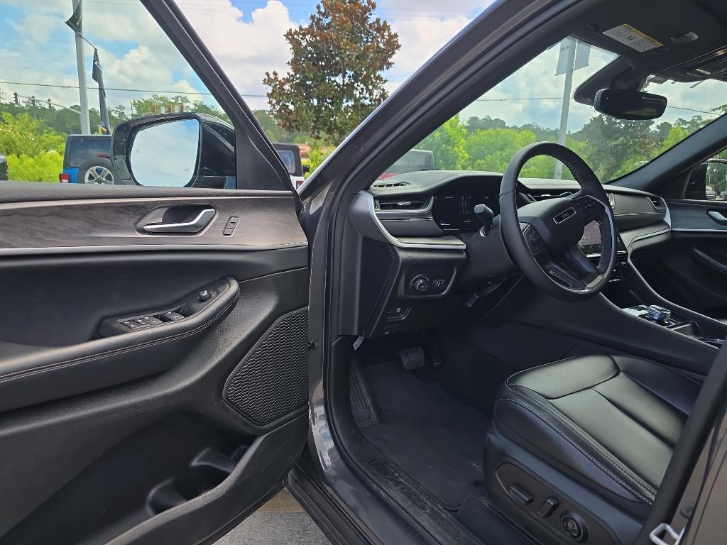 used 2024 Jeep Grand Cherokee car, priced at $31,495