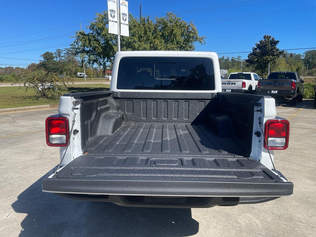 new 2025 Jeep Gladiator car, priced at $42,895