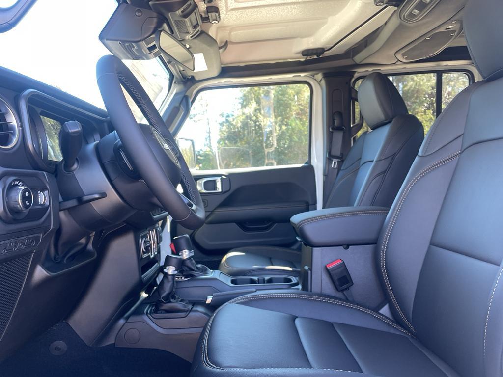 new 2025 Jeep Gladiator car, priced at $42,895