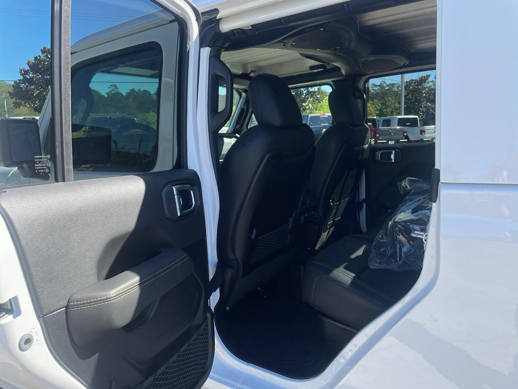 new 2025 Jeep Gladiator car, priced at $42,895